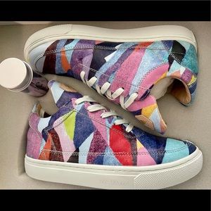 Six Hundred Four, Elyse Dodge, Cambie Lo